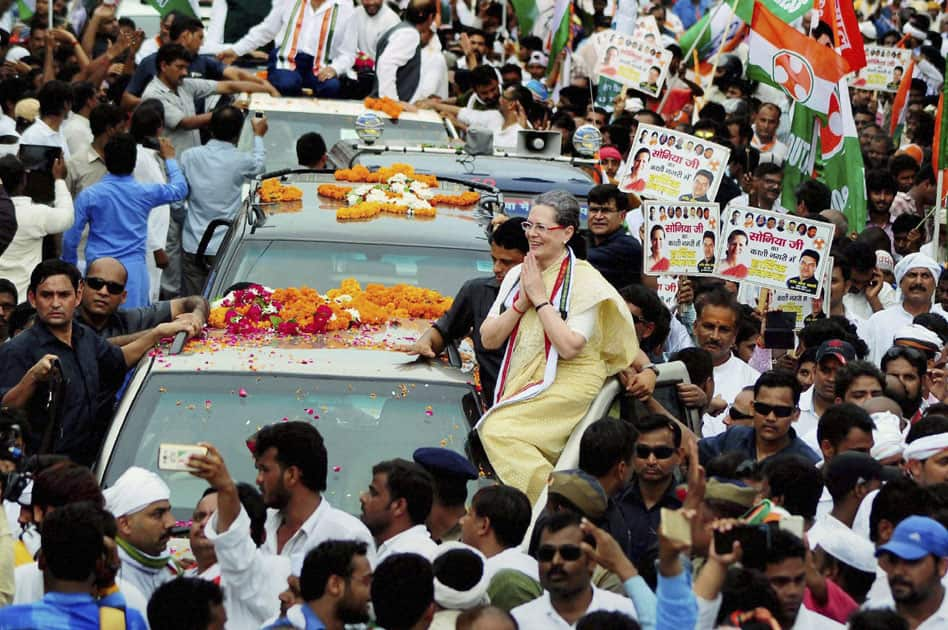 Sonia Gandhi greets her supporters