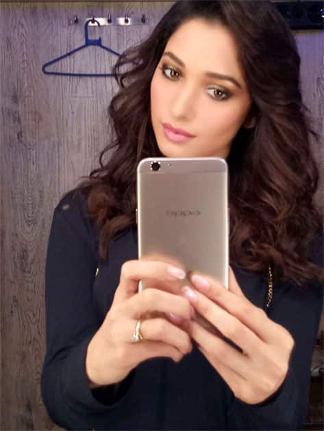 Love the all new #OPPOF1s- Tamannaah Bhatia‏