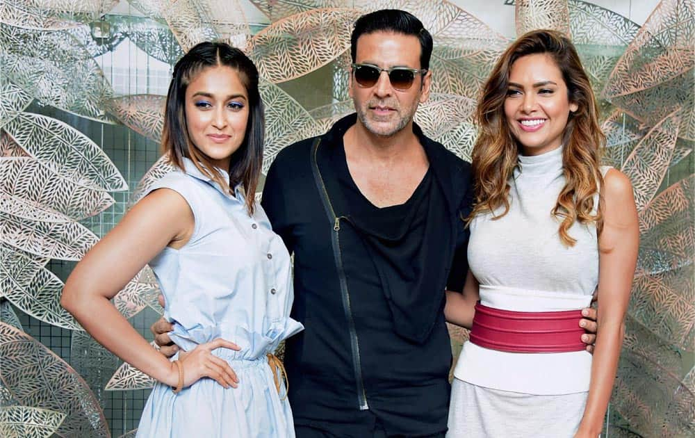 Akshay Kumar, Ileana DCruz and Esha Gupta