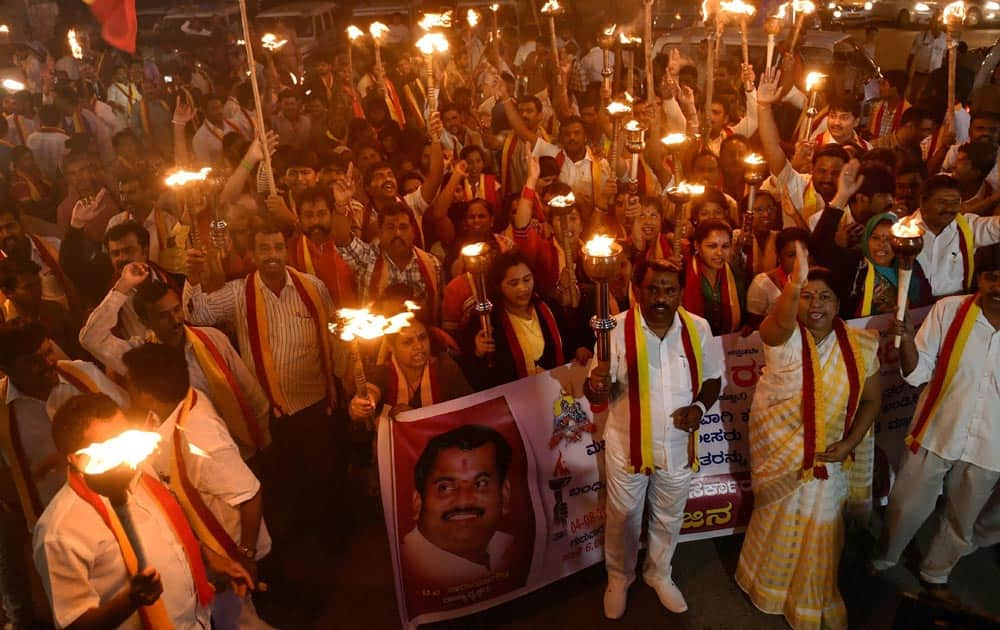 Members of Kannada Rakshna Vedike