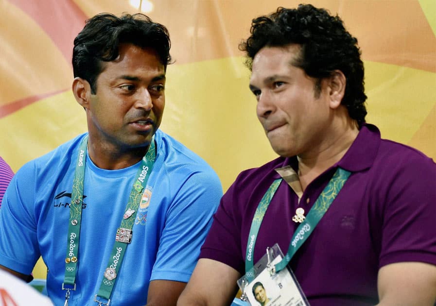 Sachin Tendulkar and Leander Paes watching Sania Mirza