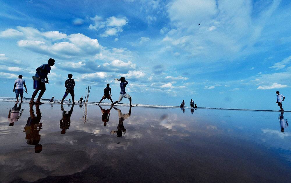 Boys playing cricket at the famous Marina beach in Chennai Boys playing cricket at the famous Marina beach in Chennai
