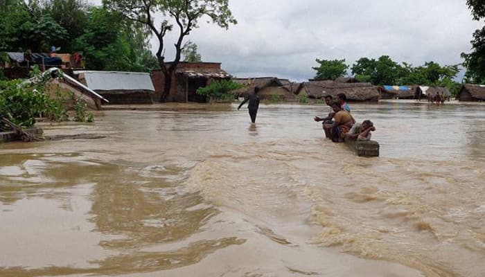 Ghaghra river breaches embankment in UP&#039;s Gonda, several villages flooded