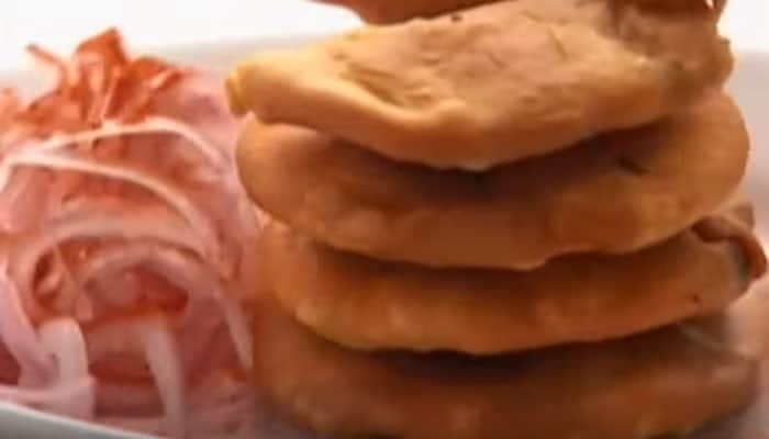 Recipe: &#039;Pyaaz Ki Kachori&#039; by Chef Sanjeev Kapoor is a perfect snack time munchy!