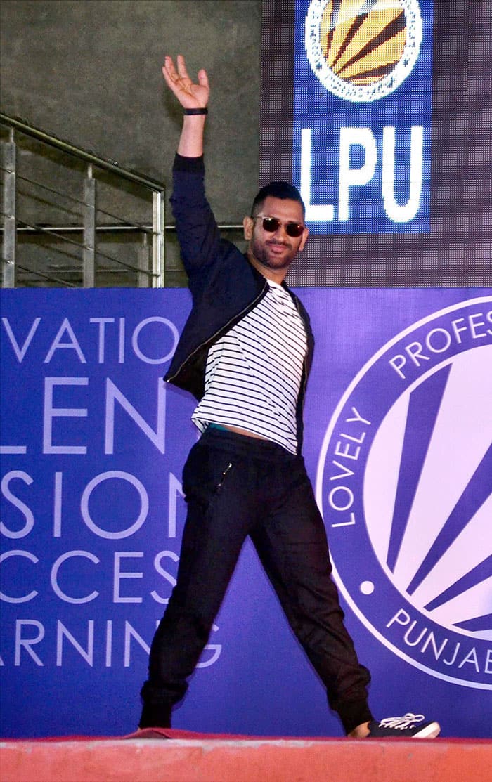 Mahendra Singh Dhoni at promotion of their upcoming film MS Dhoni - The Untold Story at LPU Jalandhar