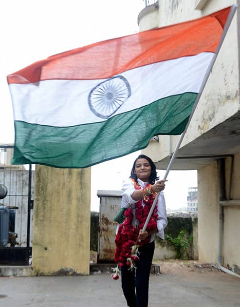 A Muslim 13 year old girl Taznim Mirani(Vohra) flatter Indian national flag outside the her house in Ahmedabad