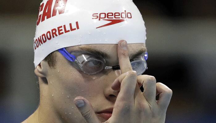 HILARIOUS! Here&#039;s why this swimmer flashes middle finger at his dad before every race