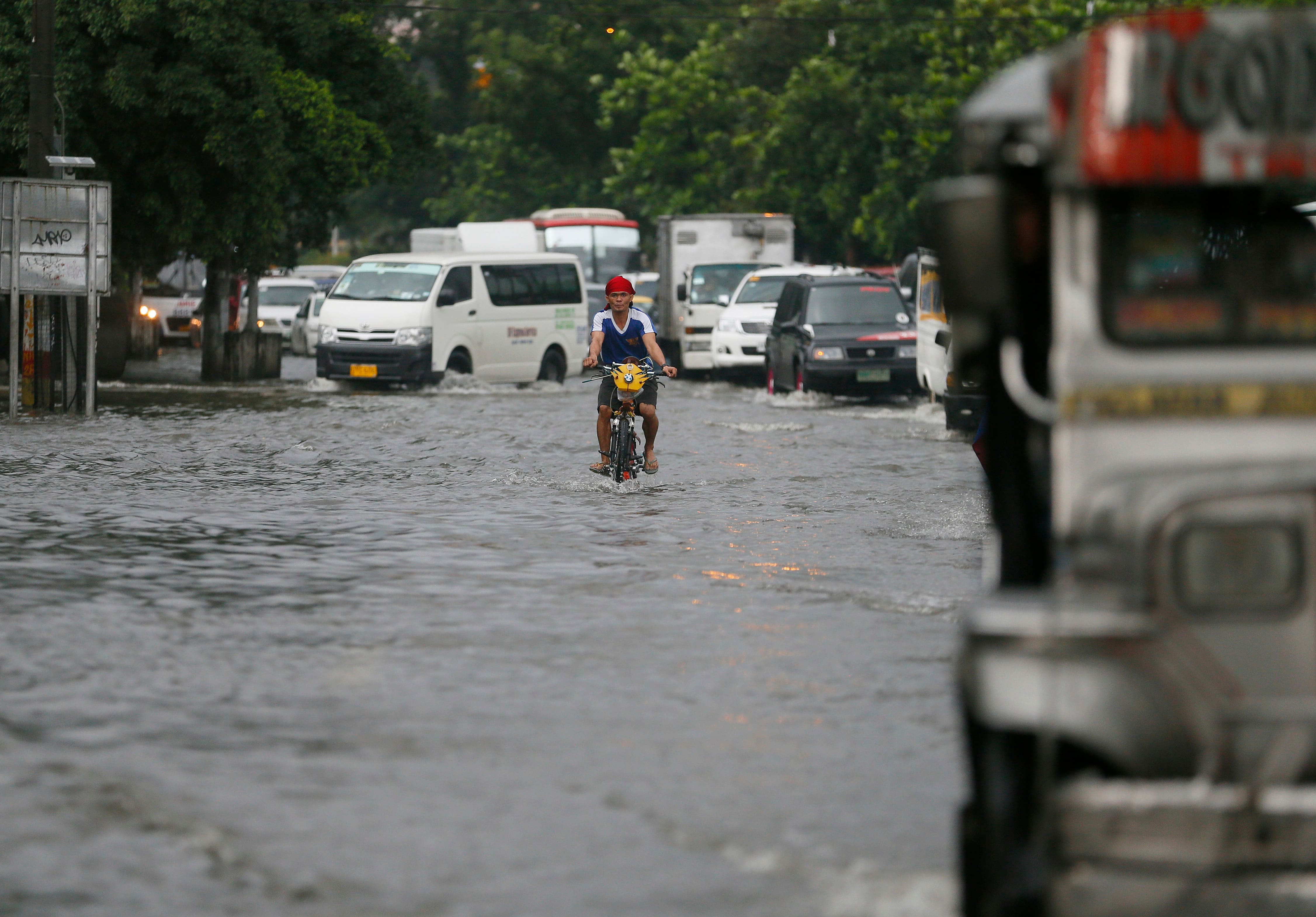 Five dead, tens of thousands flee Philippines floods