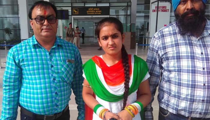Ludhiana girl Jhanvi who challenged Hafiz Saeed stopped from unfurling flag in Srinagar - Details inside
