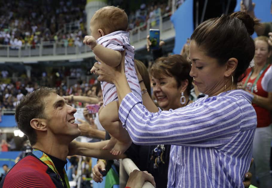Michael Phelps celebrates winning his gold medal