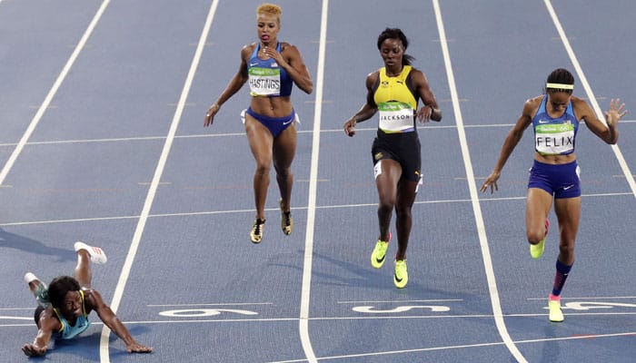 VIDEO: What a finish! Shaunae Miller DIVES over finish line, wins GOLD in women&#039;s 400m!