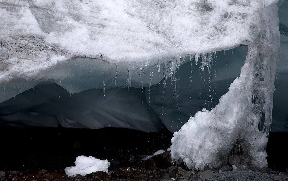 a block of ice of Pastoruri glacier is melt. Tourist visit this glacier in a tour called 