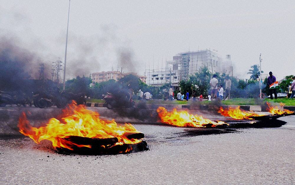 Congress workers block the National Highway during Odisha Bandh