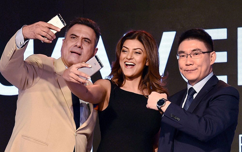 Sushmita Sen and Boman Irani along with a Huawei official during launch of Huawei P9 smartphone