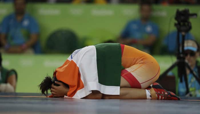 WATCH: PRICELESS! How Sakshi Malik&#039;s mother reacted after her bronze medal win