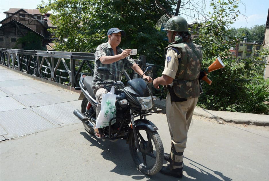 Curfew in Srinagar