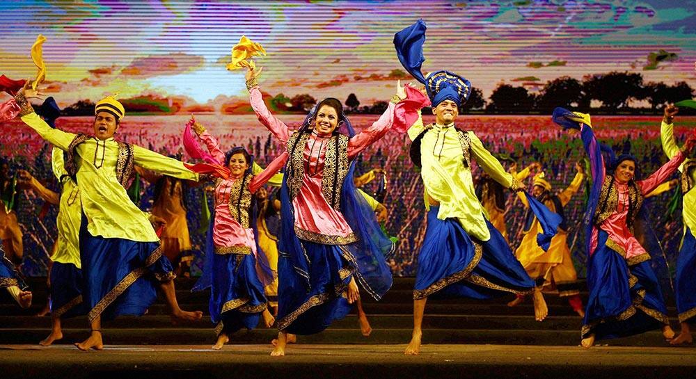Artistes perform 'Azadi se Azadi Tak-Ek Buland Naara