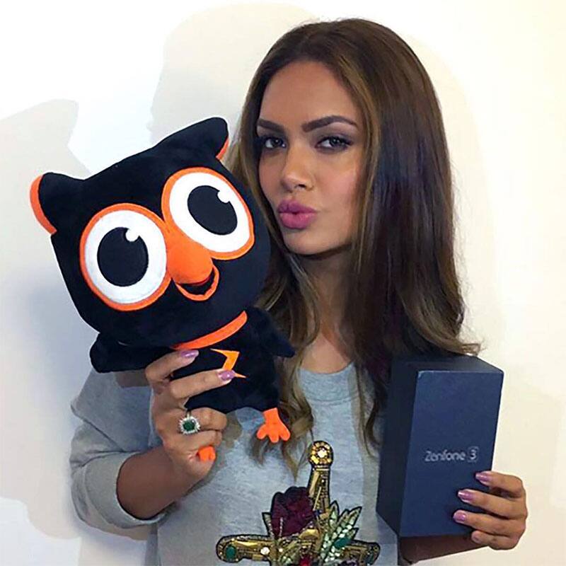 esha gupta :- Unboxing my new Zenfone 3, which is loaded with some great features