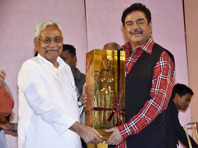 Nitish Kumar with BJP MP Shatrughan Sinha Nitish Kumar with BJP MP Shatrughan Sinha
