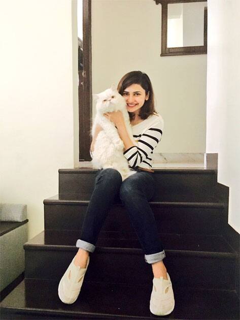 Met this guy after days!!!- Prachi Desai Met this guy after days!!!- Prachi Desai