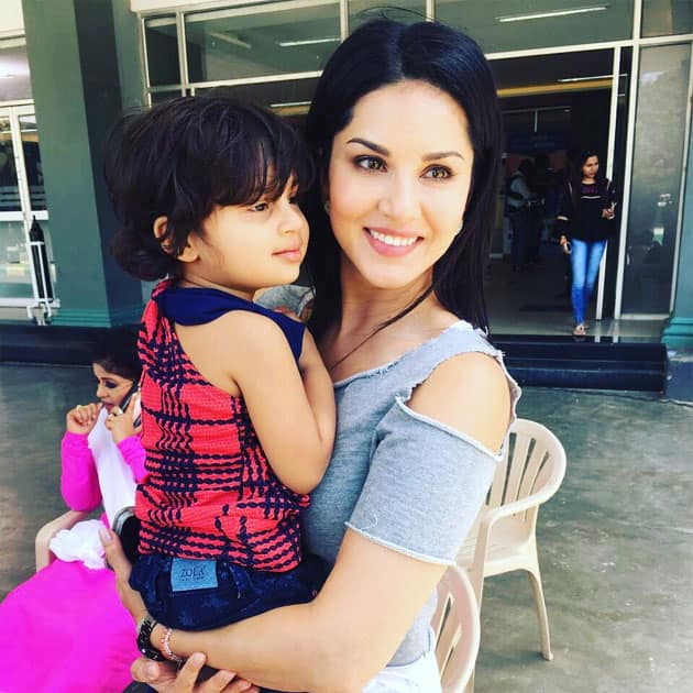 Met this cutie on set today!- Sunny Leone Met this cutie on set today!- Sunny Leone
