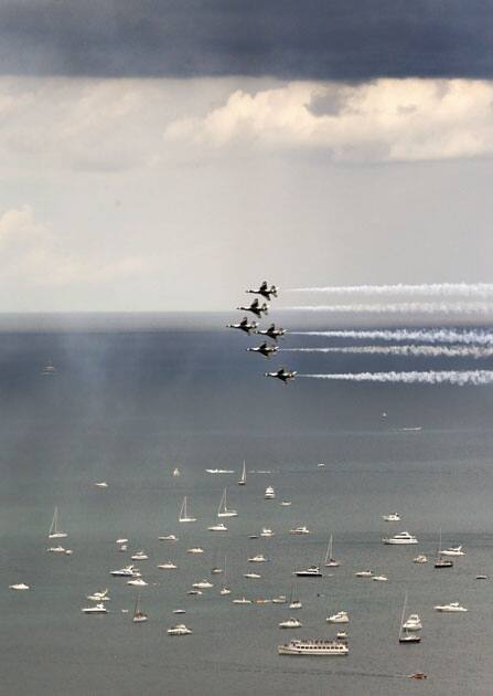 U.S. Air Force Thunderbirds perform over Lake Michigan