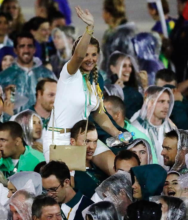 Australian athletes celebrate during the closing ceremony