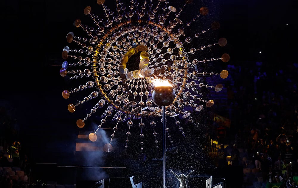 Mariene de Costa sings as the flame is extinguished during the closing ceremony