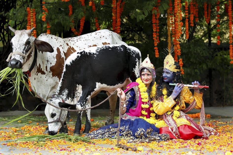 Children dressed as Lord Krishna and Radha