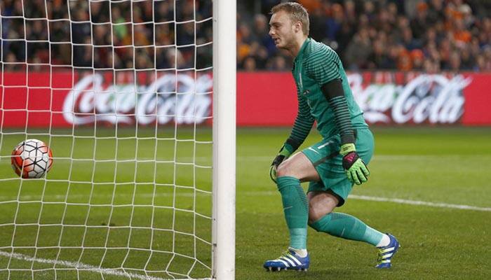 AFC Ajax keeper Jasper Cillessen joins Barcelona