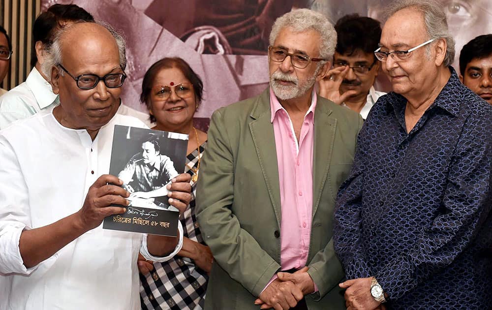 Renowned poet Sankha Ghosh release a book on Dadasaheb Phalke awardee actor Soumitra Chattopadhyay (R) in Kolkata