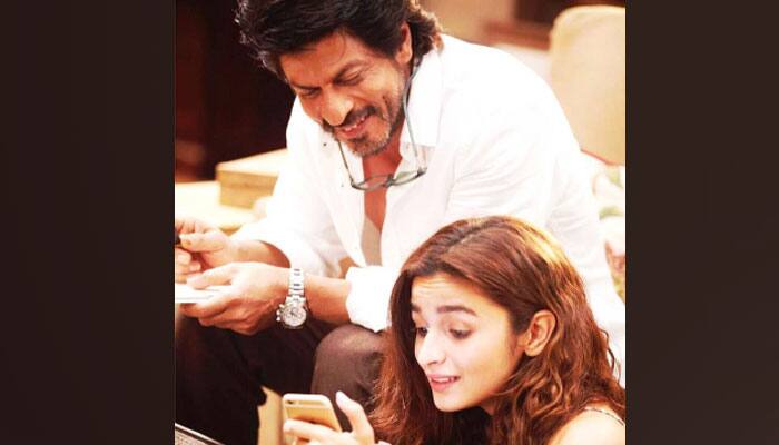 Here&#039;s what Alia Bhatt has to say about working with Shah Rukh Khan in &#039;Dear Zindagi&#039;!