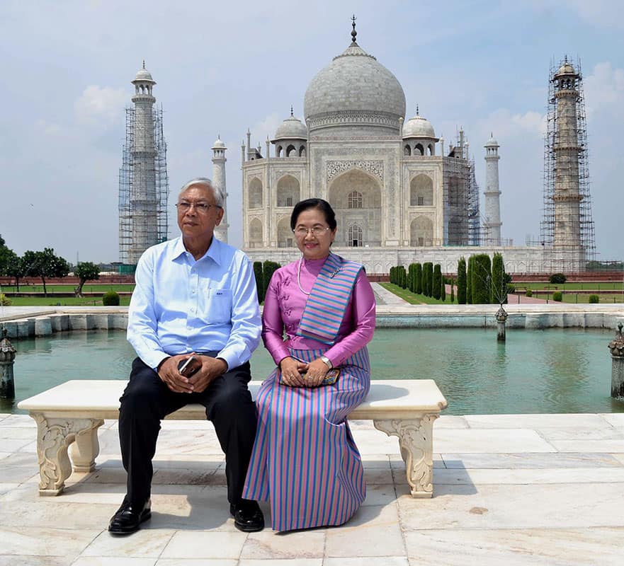 Myanmar President U Htin Kyaw and his wife Daw Su Su Lwin during a visit to Taj Mahal