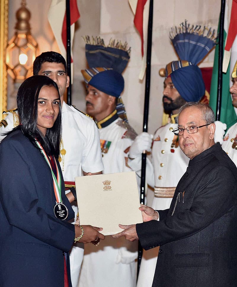 President Pranab Mukherjee presents Rajiv Gandhi Khel Ratna award to Badminton Player P V Sindhu