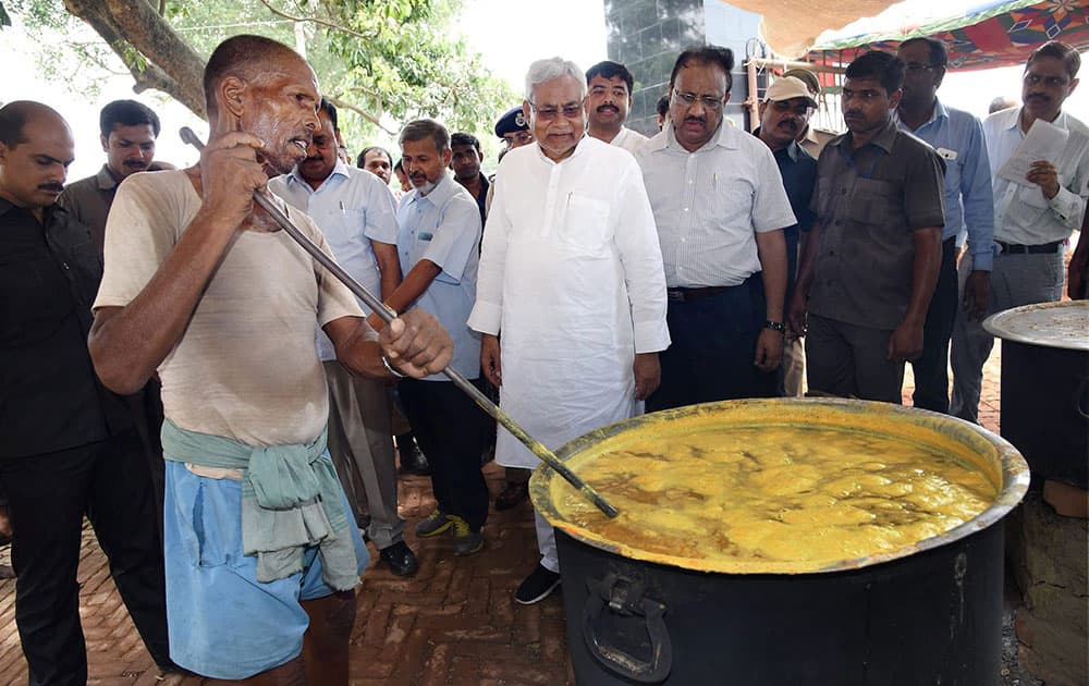 Bihar Chief Minister Nitish Kumar visits a flood relief camp in Katihar Bihar Chief Minister Nitish Kumar visits a flood relief camp in Katihar