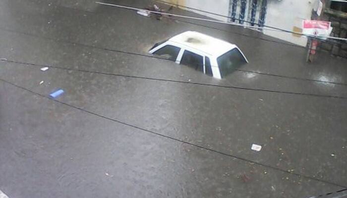 Streets flooded, traffic snarls as heavy rains lash Hyderabad, seven killed
