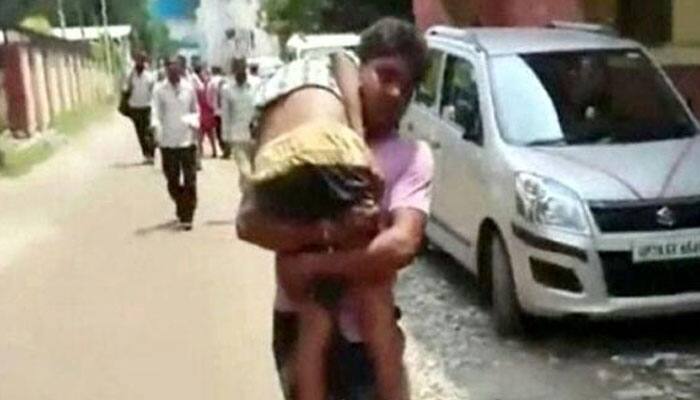12-year-old died on father&#039;s shoulder: UP CM suspends Kanpur hospital top official, seeks report 