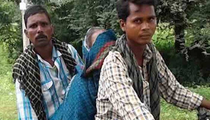 SHOCKING: After Odisha, sons carry mother&#039;s dead body on bike for 12 km in MP