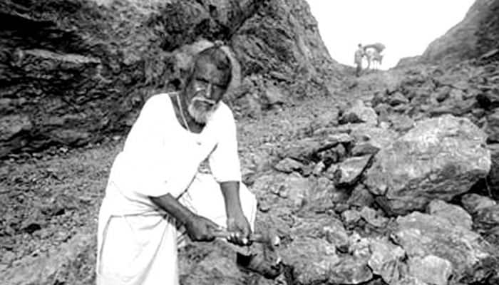 In a fitting tribute to &#039;Mountain Man&#039;, Suresh Prabhu wants to take railways to Dashrath Manjhi&#039;s village
