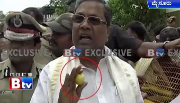 Karnataka CM Siddaramaiah tours Mysore with lemon in right hand, PIC goes viral