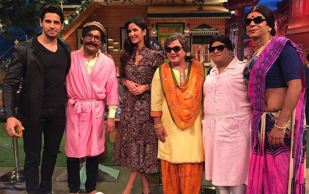 Sidharth Malhotra :- Thank you @kapilsharma and team for all the laughter and madness, Looking cool with #kalachashma #thekapilsharmashow #baarbaardekho #katrinakaif