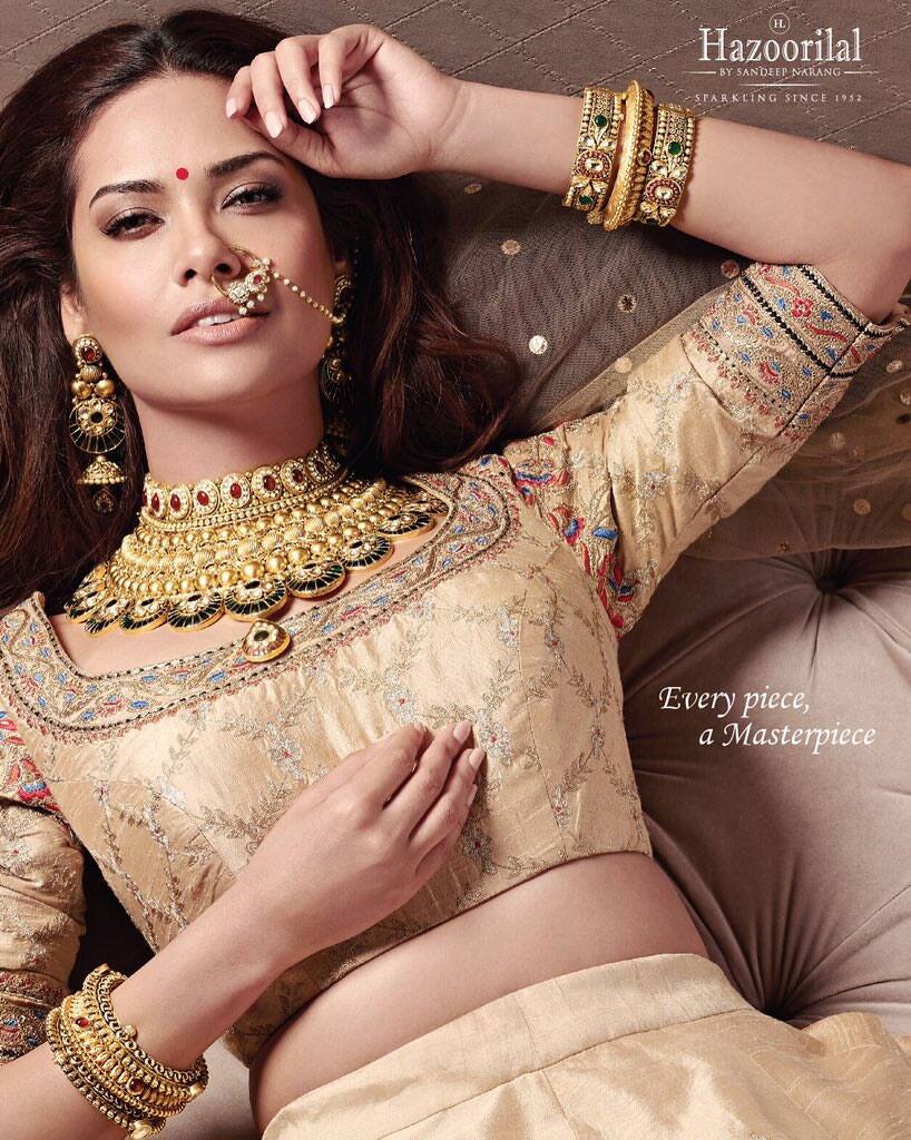 Grace and Romance @HazoorilalGK #HazoorilalJewellers HazoorilalBySandeepNarang - Twitter@eshagupta2811