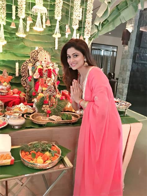 Seeking Ganeshji- Shamita Shetty