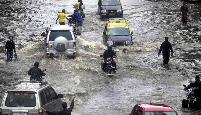 Heavy rains disrupt life in Kolkata; traffic jams hit city