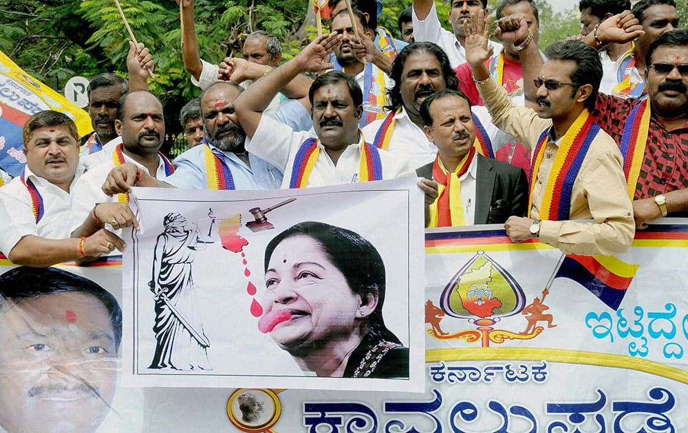 Pro-Kannada activists holding a protest in Mysuru on Tuesday in the wake of the Supreme Court directive to the Karnataka state to release Cauvery water to Tamil Nadu