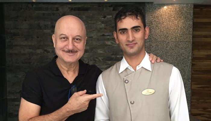 You will be stunned to know what happened when Anupam Kher met a Kashmiri Muslim man 