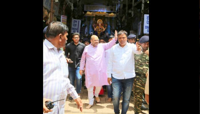 Amit Shah visits Mumbai Ganesh pandals; Oppn needles Sena-BJP