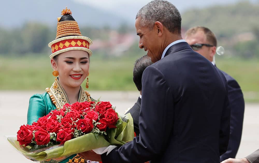US President Barack Obama is given flowers