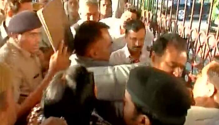 Arvind Kejriwal pushed by protestors at New Delhi railway station; AAP smells conspiracy, blames PM Modi