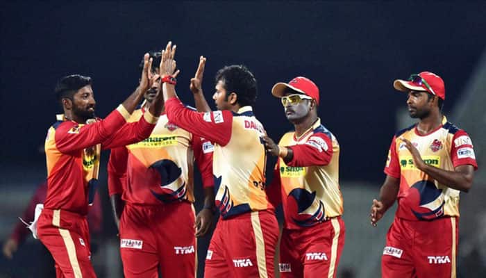 VIDEO! Ravichandran Ashwin intervenes in an ugly on-field spat in Tamil Nadu Premier League VIDEO! Ravichandran Ashwin intervenes in an ugly on-field spat in Tamil Nadu Premier League
